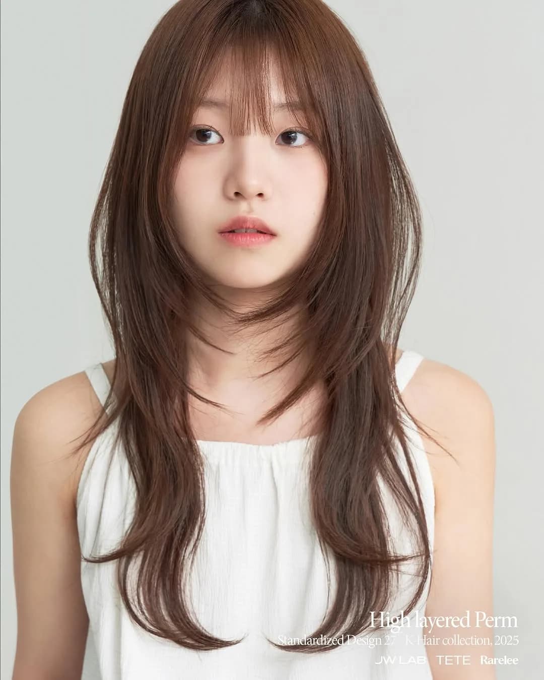 25 ”Standardized Design 27“ LOOKBOOK
#디자인표준화27 #LAYEREDCUT #HIGHLAYEREDPERM
+SAND PERM DESIGN
긴 머리의 무거움은 덜고, 얼굴선을 따라 자연스럽데 떨어지는 레이어드
@jwlab.official
@tete_liberte
@rarelee19
Director: 김지원 정민경 Rarelee
Art Director: 정민경
Art Team: 염예은 송다슬 곽선영 이수진 전하은 박서인
디자인 표준화 27선은 @milbonkorea 와 함께 합니다.
#테뜨 #TETE #제이더블유랩 #레어리 #레어리컨설팅 #밀본코리아 #오주아 #압구정미용실 #서울미용실 #강남미용실 #헤어컨설팅 #hair #waveperm #koreahair #kbeauty #ร้านเสริมสวยโซล #seoulhairsalon #ソウル美容室#首尔美容院